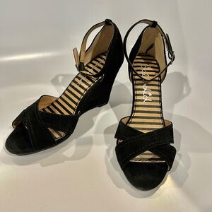 SPLENDID Wedge Sandals Black Suede Ankle Strap Sz 6M